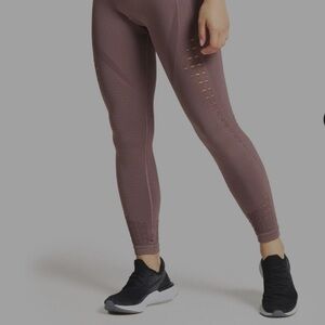 EUC - Gymshark Seemless + Energy Leggings - size small - rose taupe